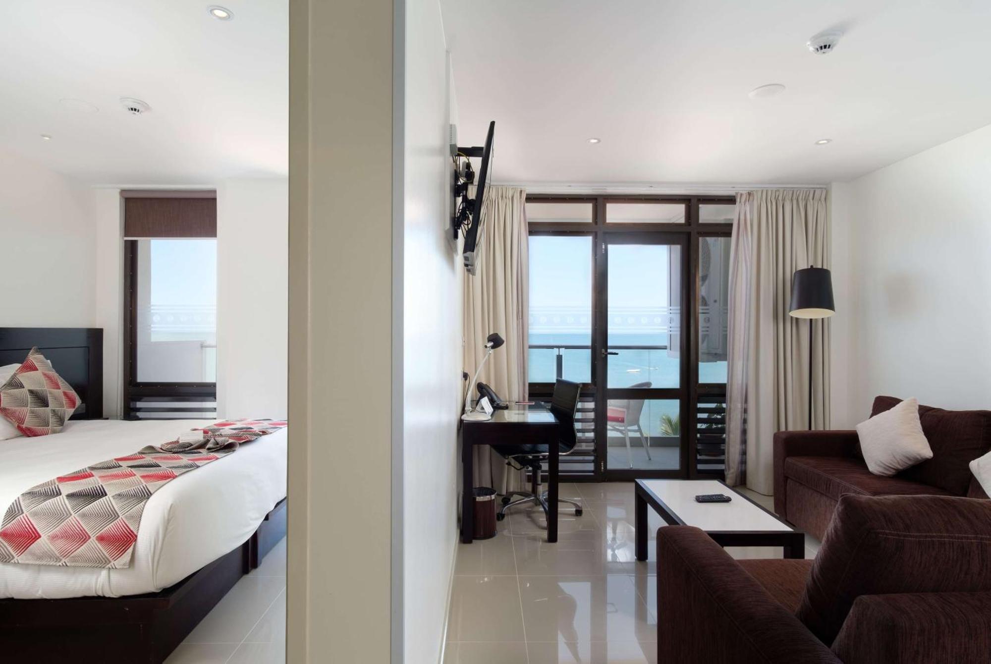 Ramada Suites By Wyndham Wailoaloa Beach Fiji Наді Екстер'єр фото