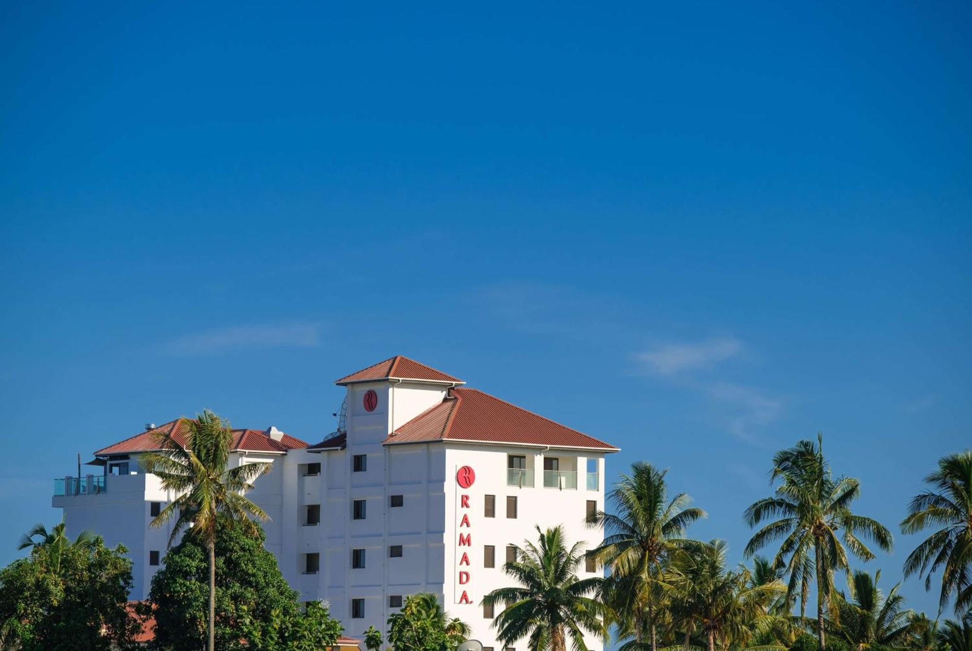 Ramada Suites By Wyndham Wailoaloa Beach Fiji Наді Екстер'єр фото