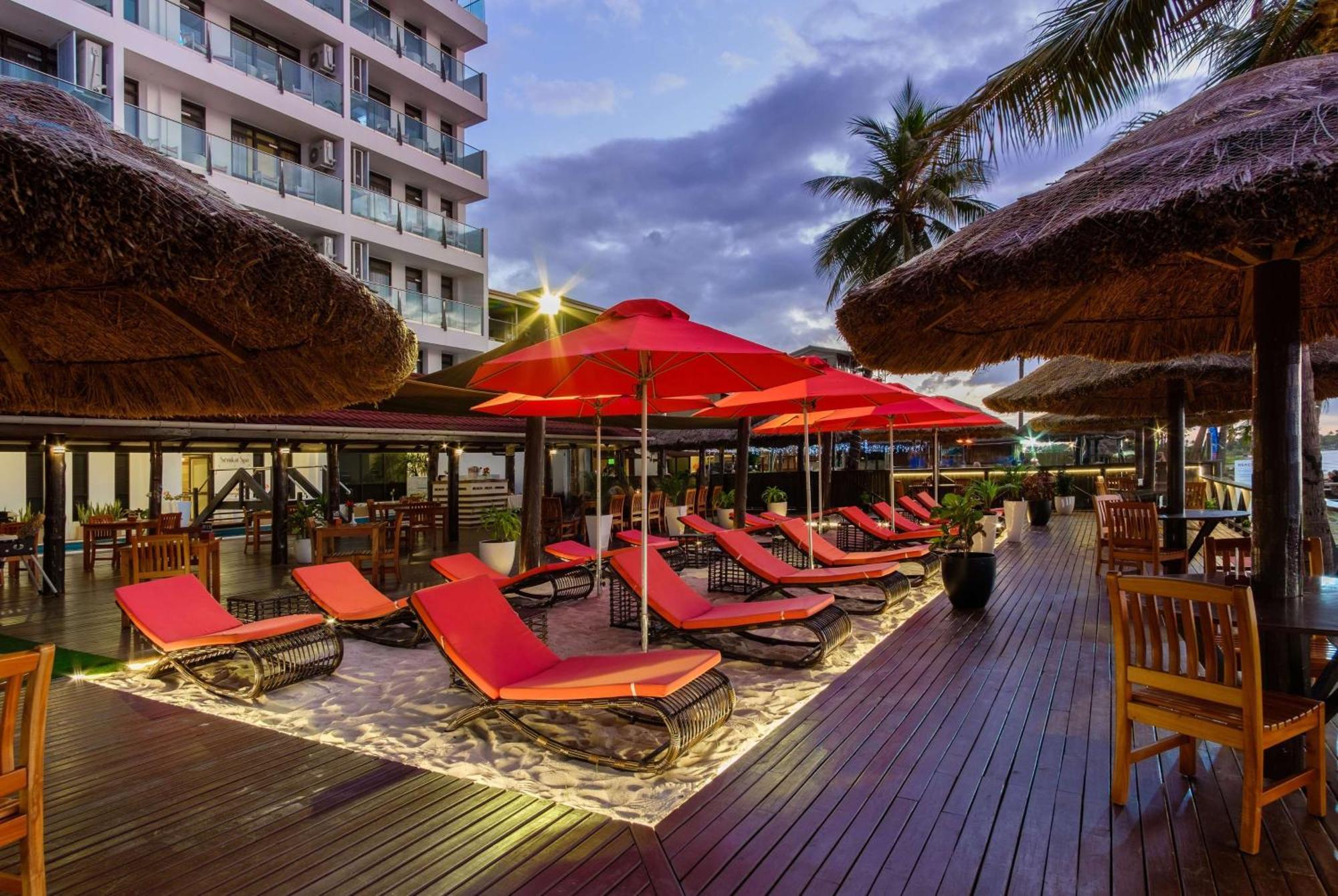 Ramada Suites By Wyndham Wailoaloa Beach Fiji Наді Екстер'єр фото